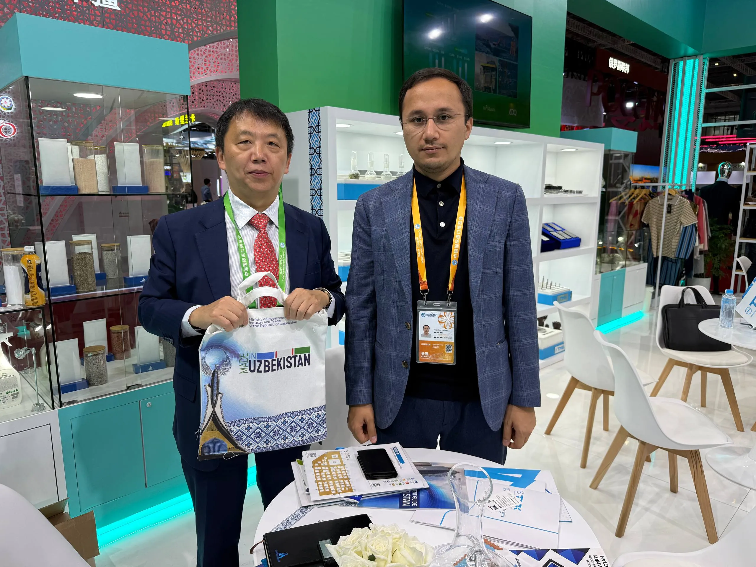 اکسپوی شانگهای: ازبکستان محصولات خود را از منسوجات گرفته تا گردشگری به نمایش می&zwnj;گذارد